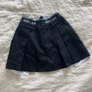 Black pleated skirt with shorts / skort